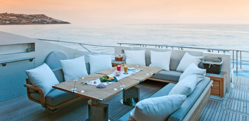 Photo Gallery Palmer and Johnson 120 / CATEGORY - F