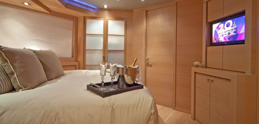 Photo Gallery Palmer and Johnson 120 / CATEGORY - F